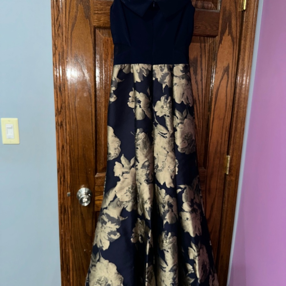 Dress - Picture 10 of 12